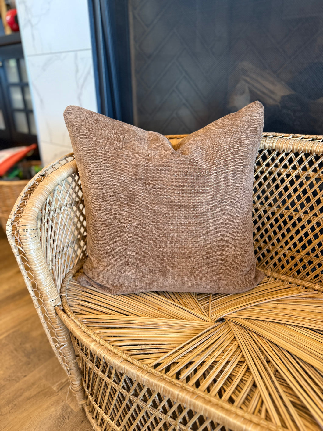 18” x 18” Luxe Cozy Cinnamon Throw Pillow Cover